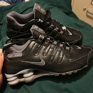 Nikes shox